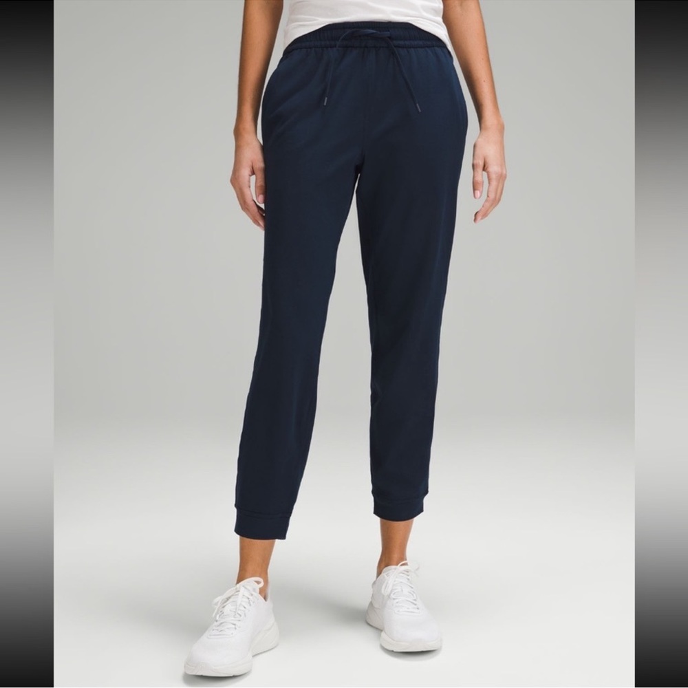 lululemon Stretch High-Rise Jogger 7/8 Length Size 2 True Navy Blue Sweatpants